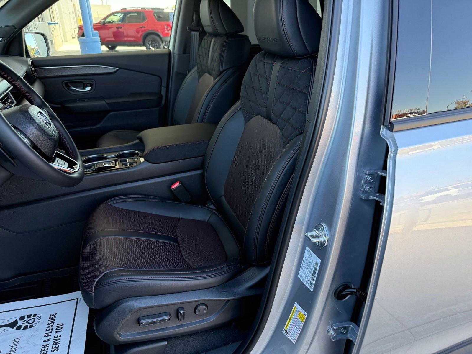 2026 Honda Pilot Black Edition - Photo 33