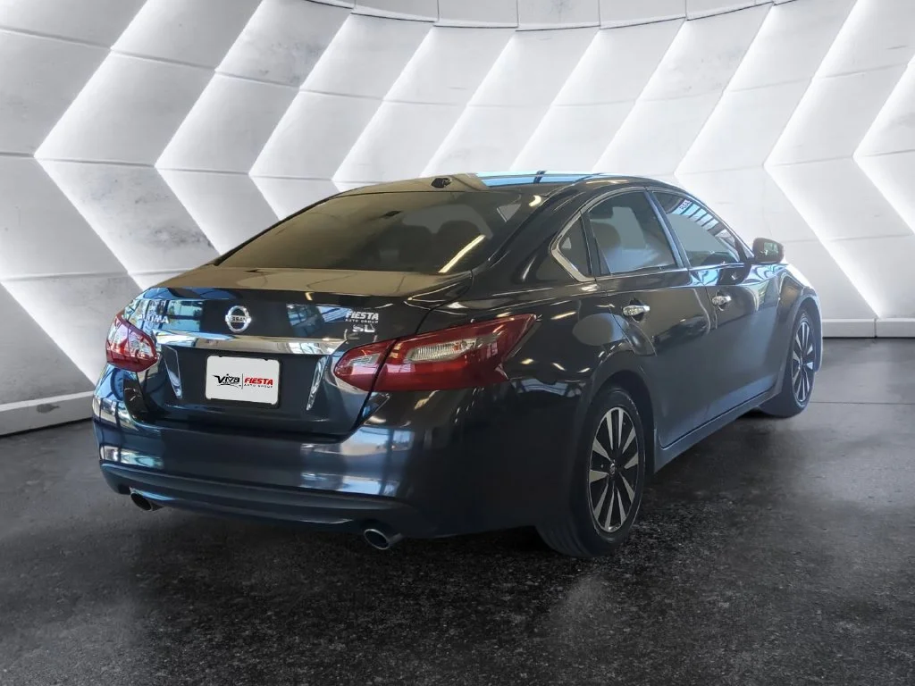 Used 2018 Blue Nissan 2.5 SL image 4