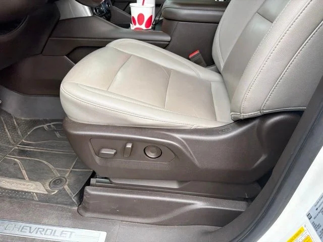 Used 2022 Beige Chevrolet Z71 image 9