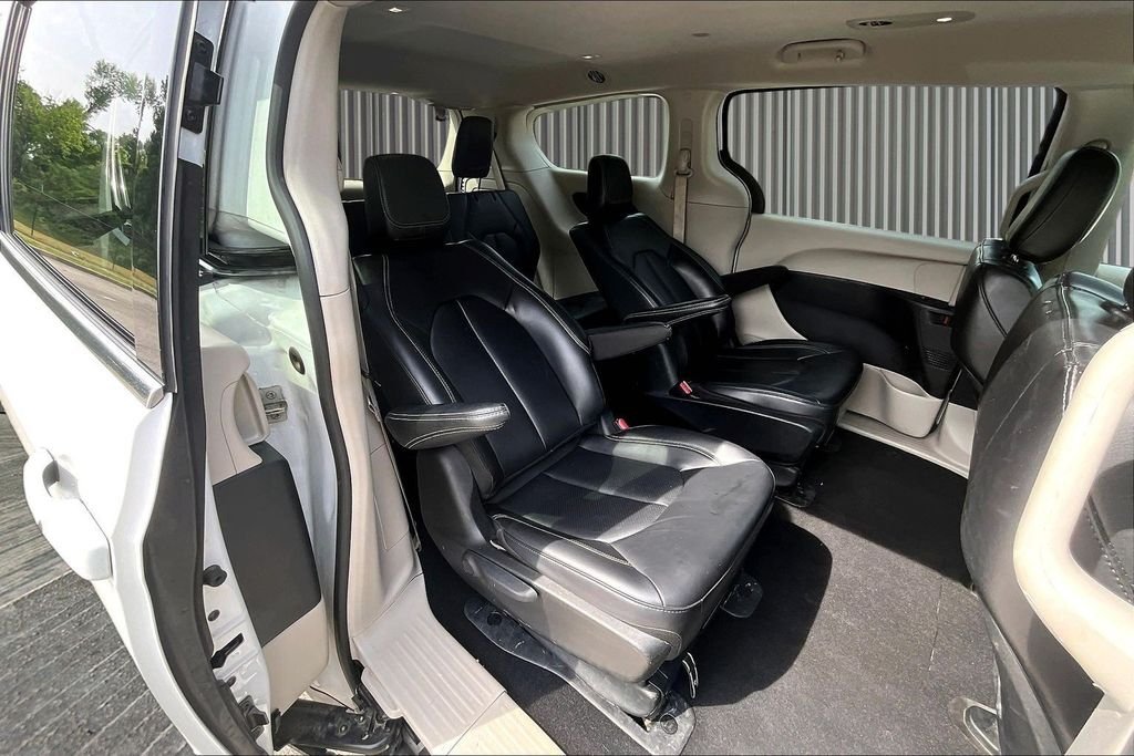 Used 2023 White Chrysler Touring L image 27