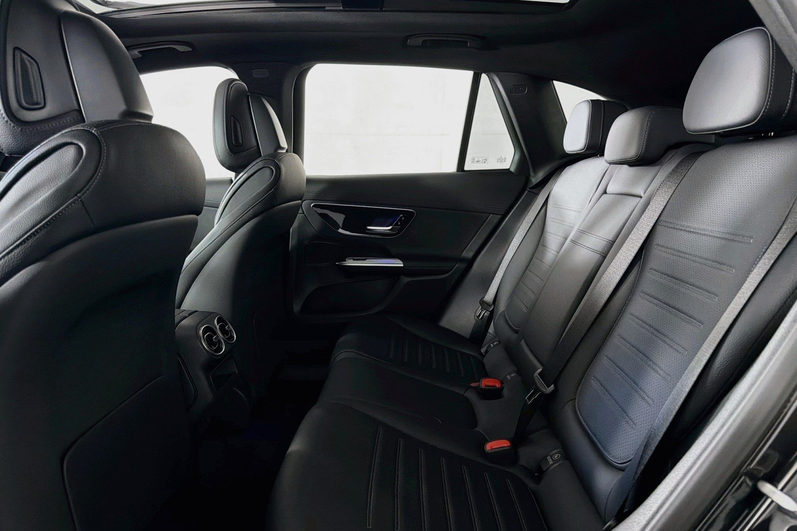 New 2026 Graphite Grey Metallic Mercedes-Benz GLC 300 SUV image 7