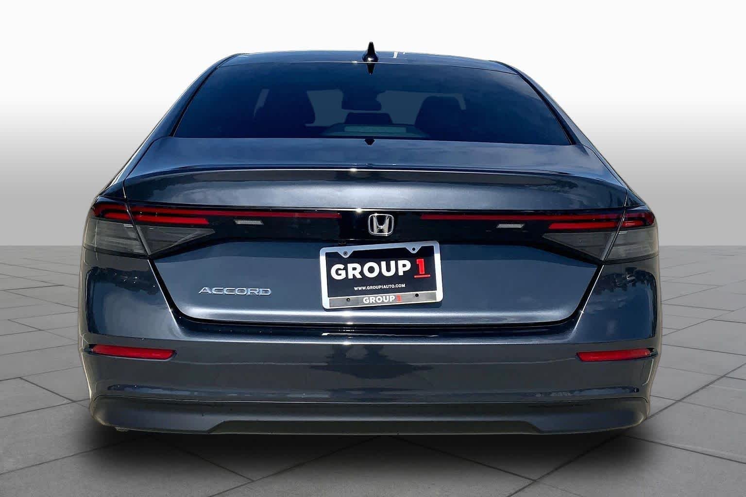 Used 2025 Meteorite Gray Metallic Honda SE image 5