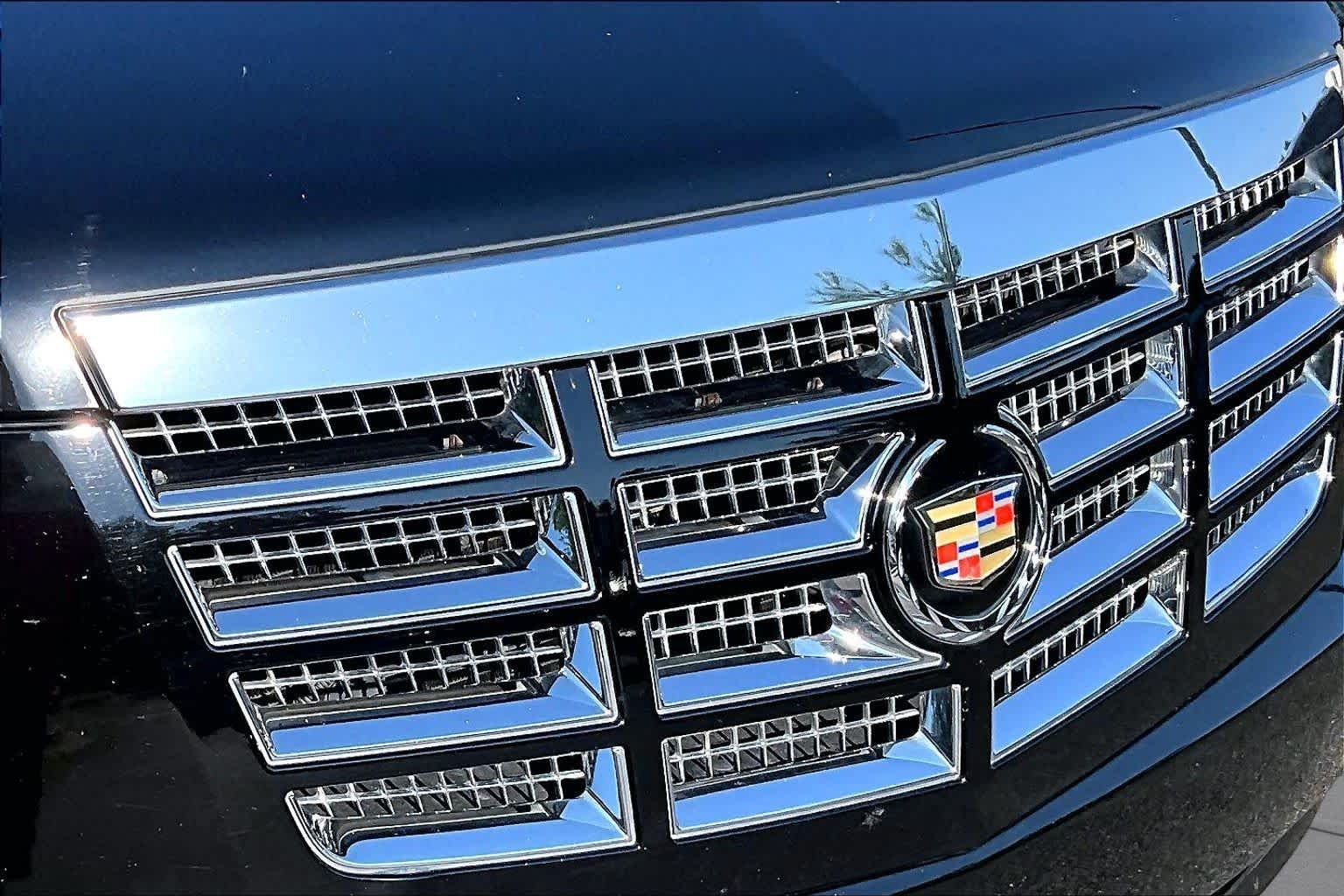 Used 2013 Black Raven Cadillac Luxury image 29