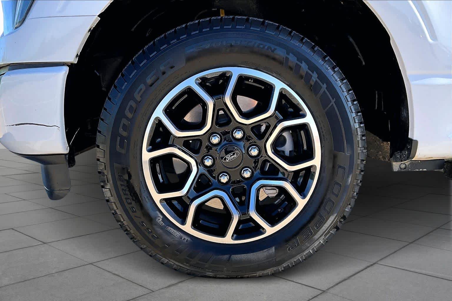 Used 2023 Oxford White Ford XL image 19