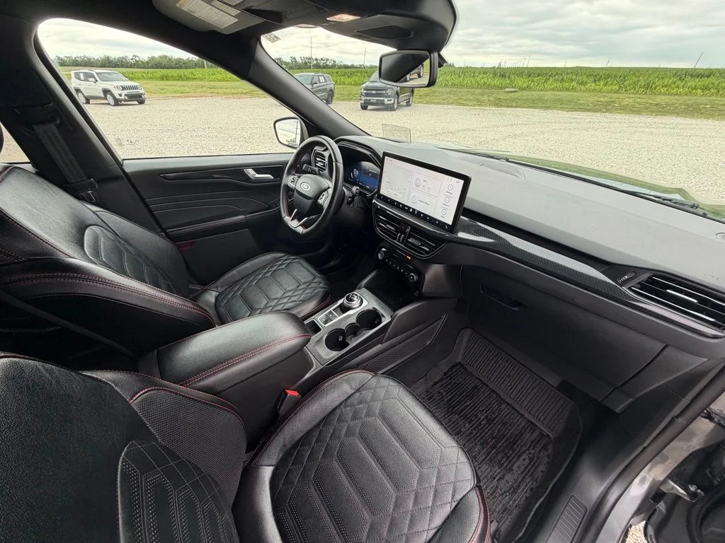 Used 2023 Gray Ford ST-Line Elite image 32