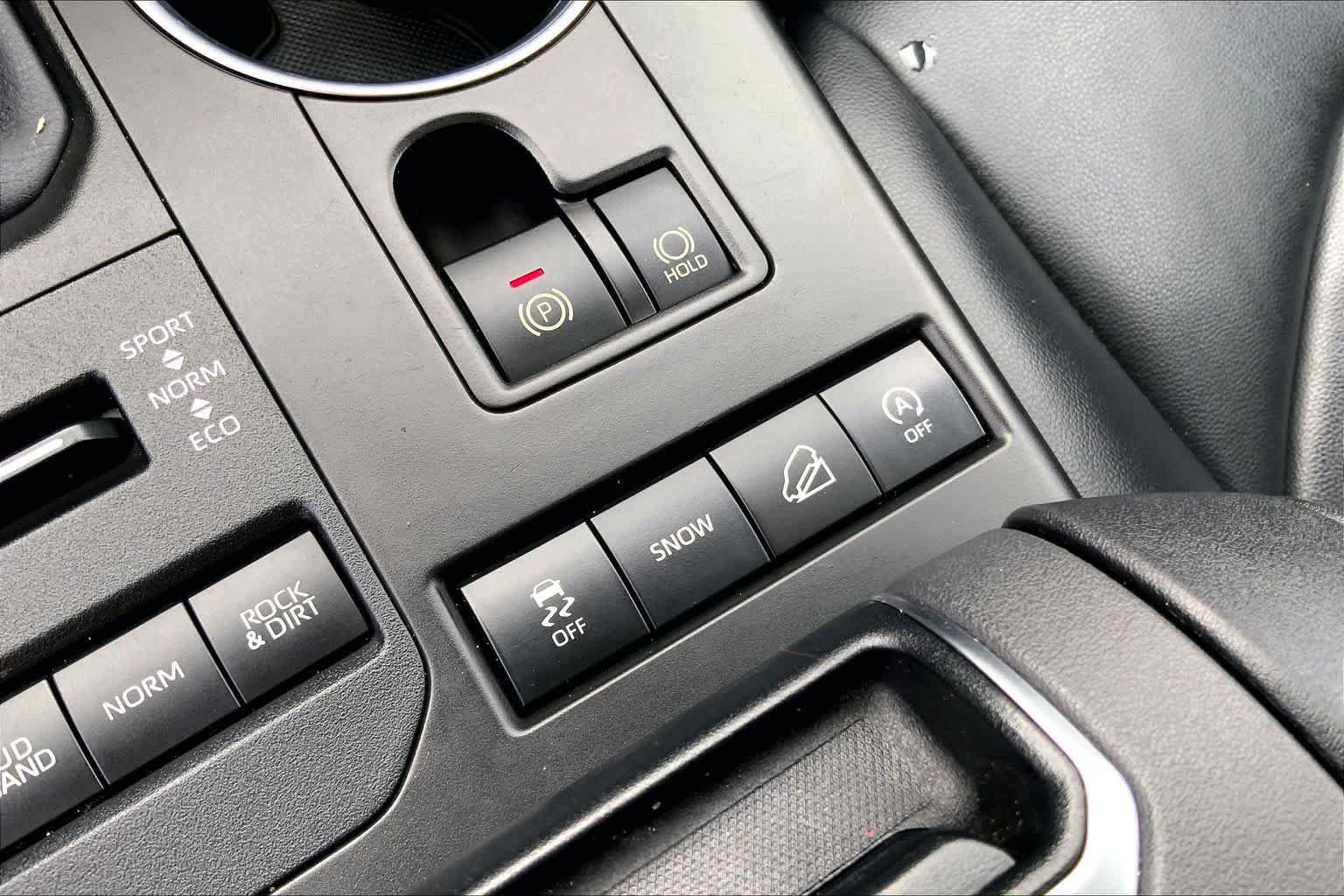 Used 2020 Midnight Black Metallic Toyota XLE image 32