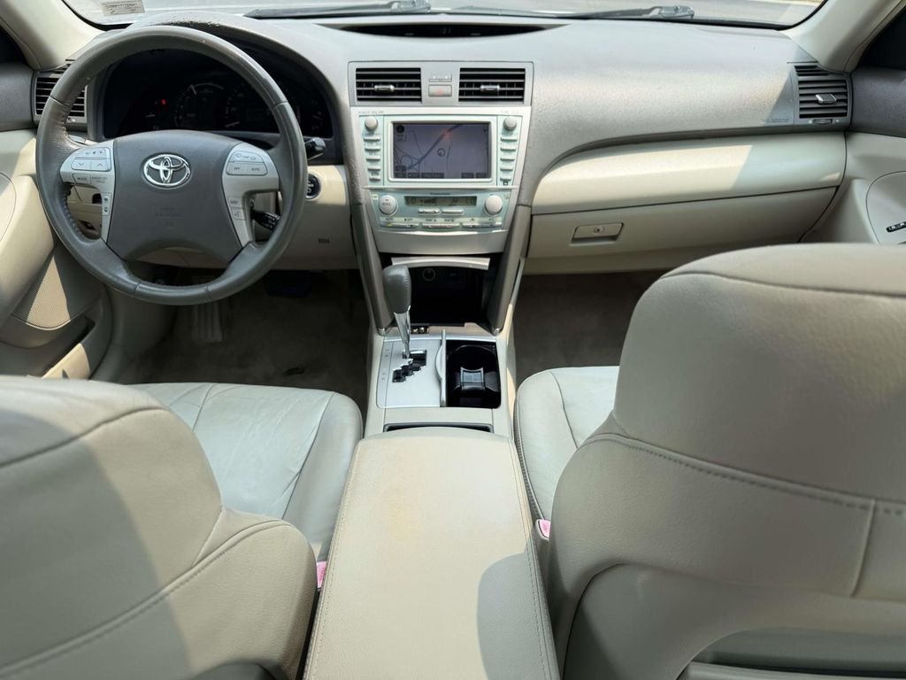 Used 2007 White Toyota Base image 2