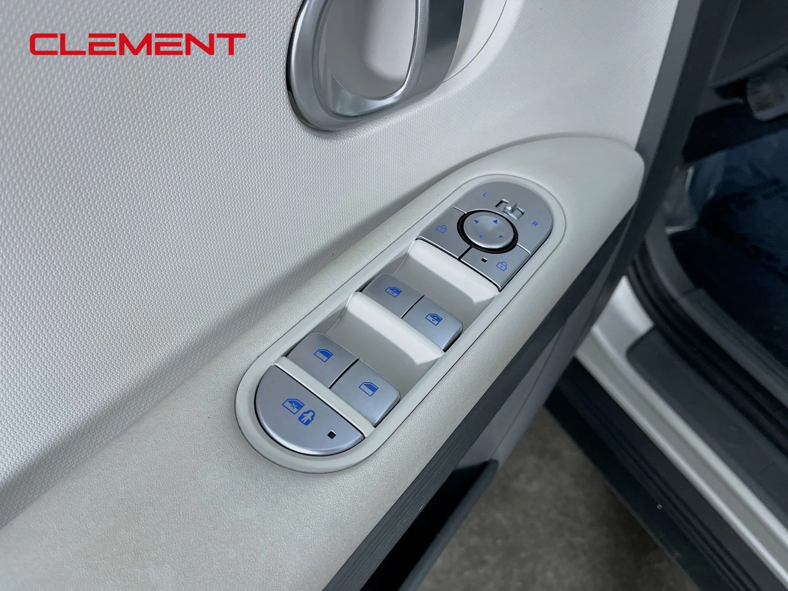 Used 2024 Gold Hyundai SEL image 26