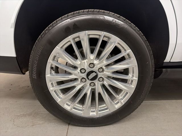 Used 2026 Vibrant White Tricoat Cadillac Luxury image 12