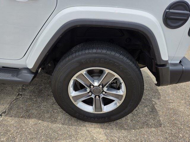 Used 2021 Bright White Clearcoat Jeep Unlimited Sahara image 27