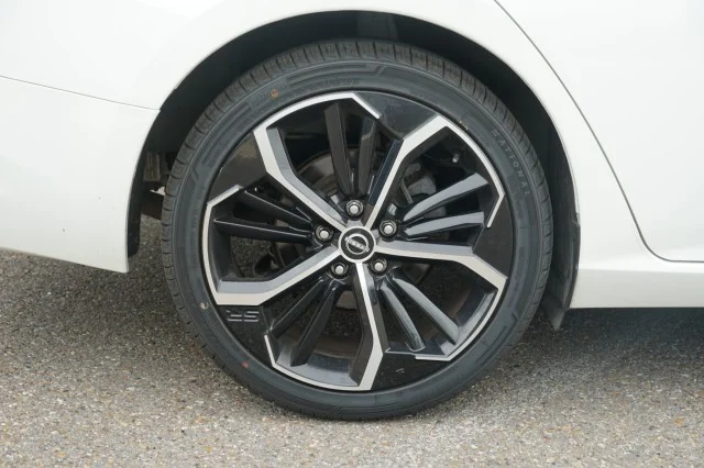 Used 2024 Glacier White Nissan 2.5 SR image 6