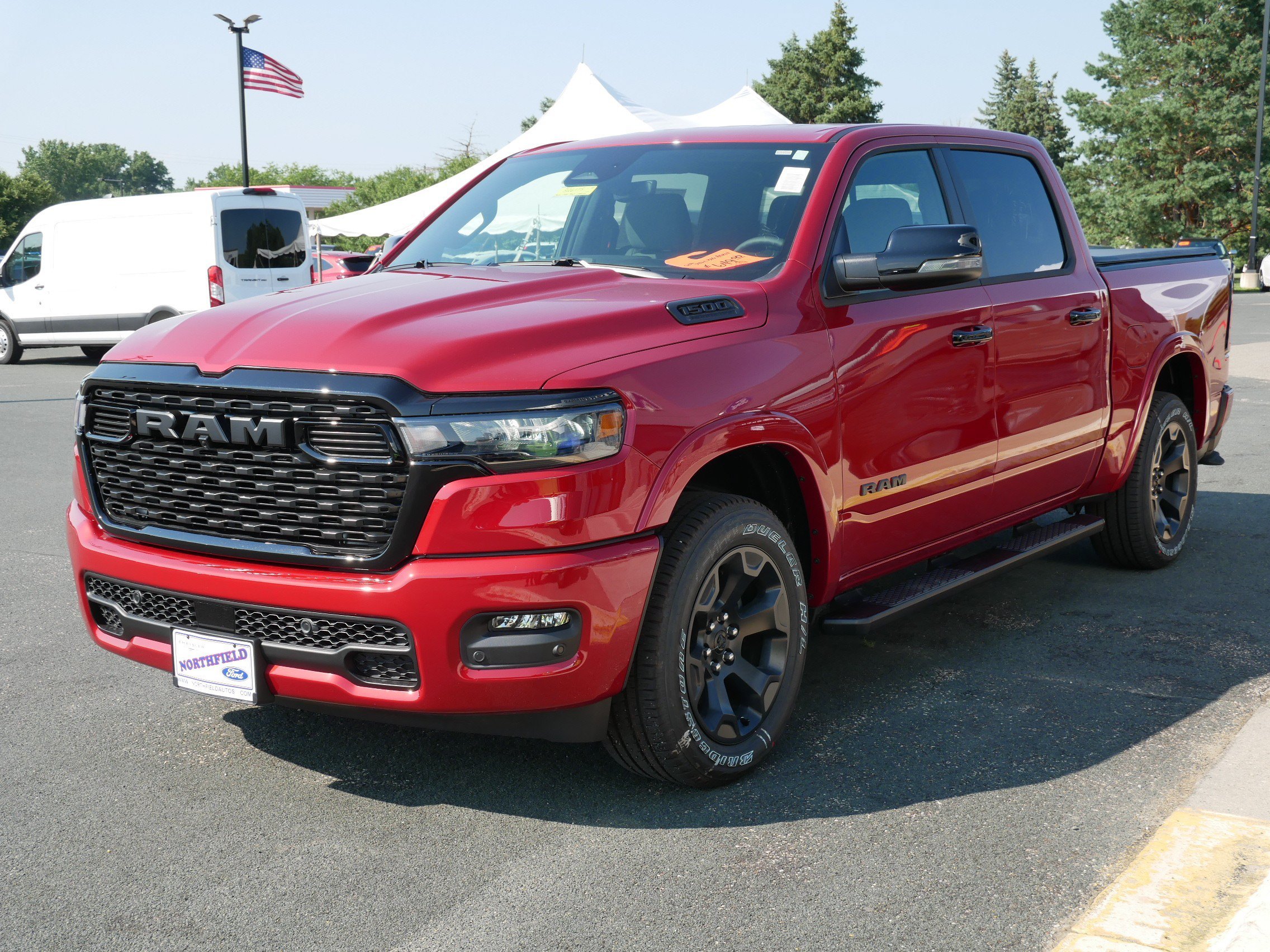 New 2026 Molten Red Pearl-Coat Exterior Paint RAM Big Horn image 4