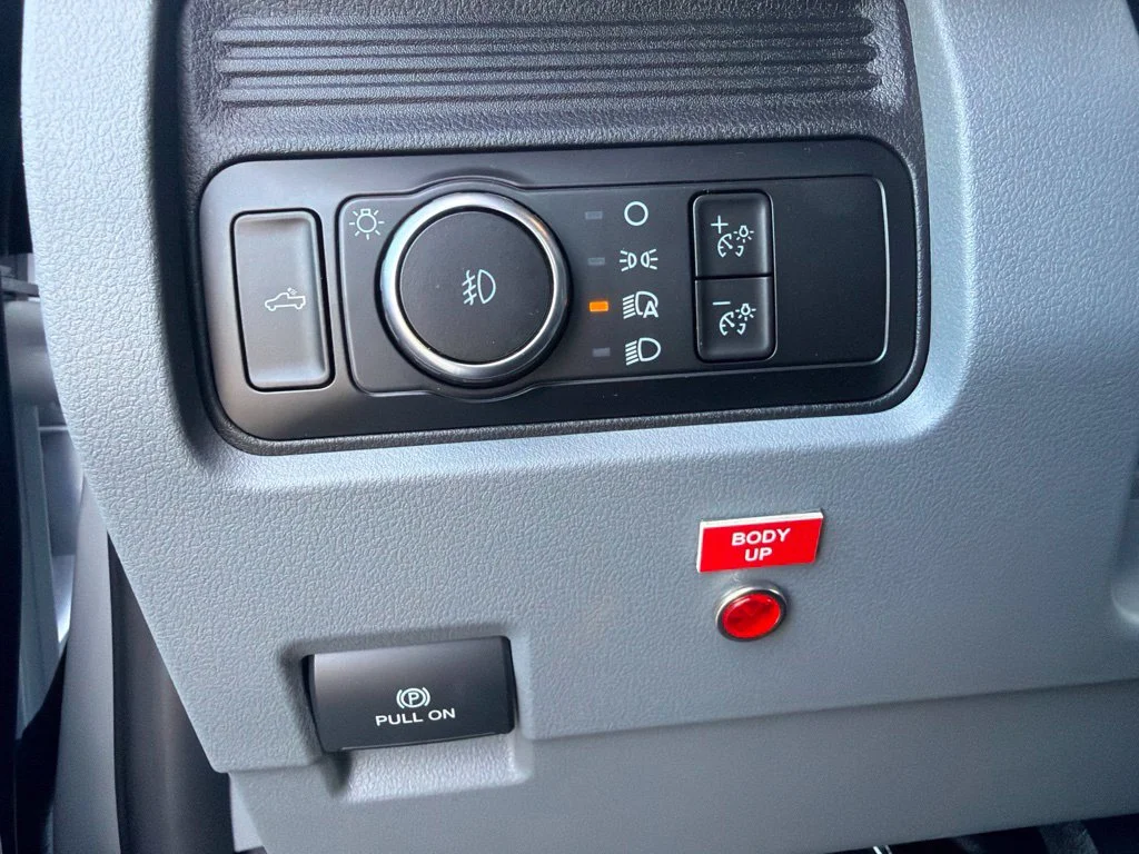 New 2027 Oxford White Ford F-550® XL image 20