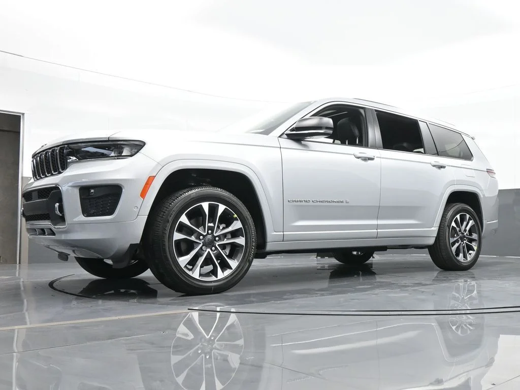 Used 2024 Silver Zynith Jeep Overland image 49