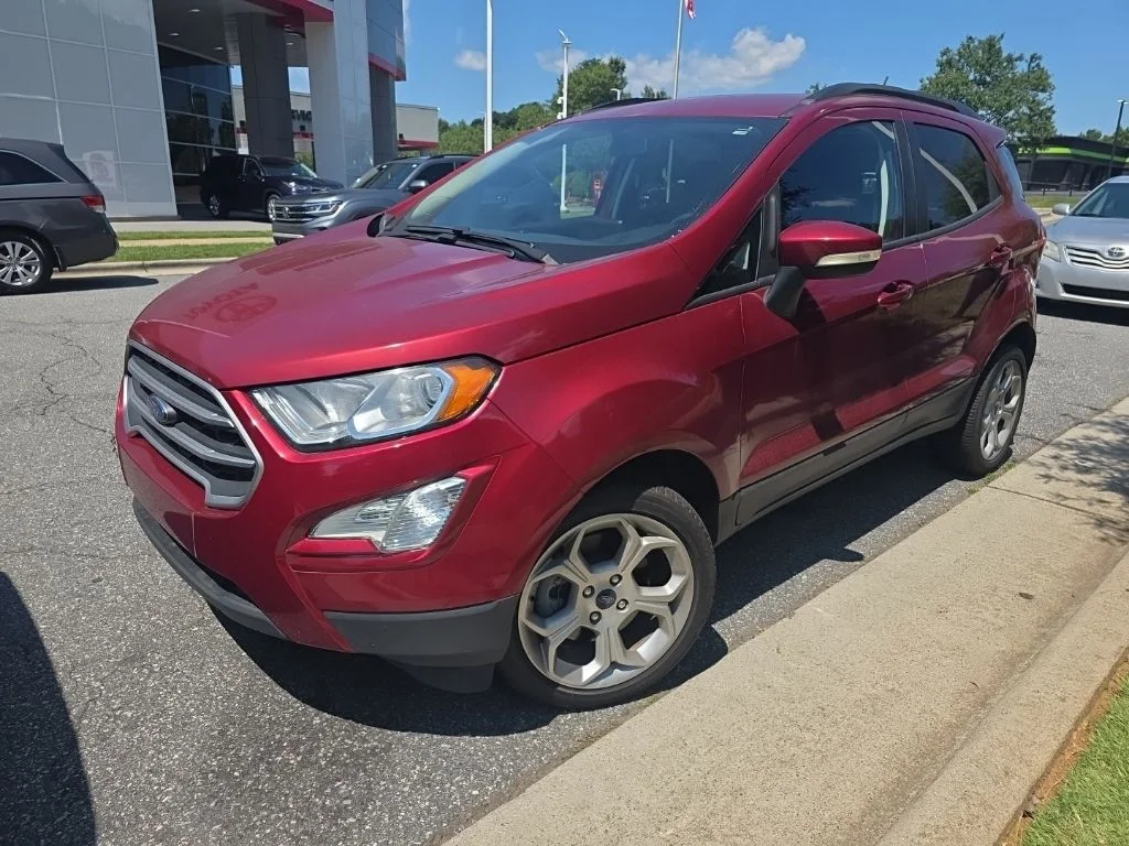 Used 2021 Red Ford SE image 5