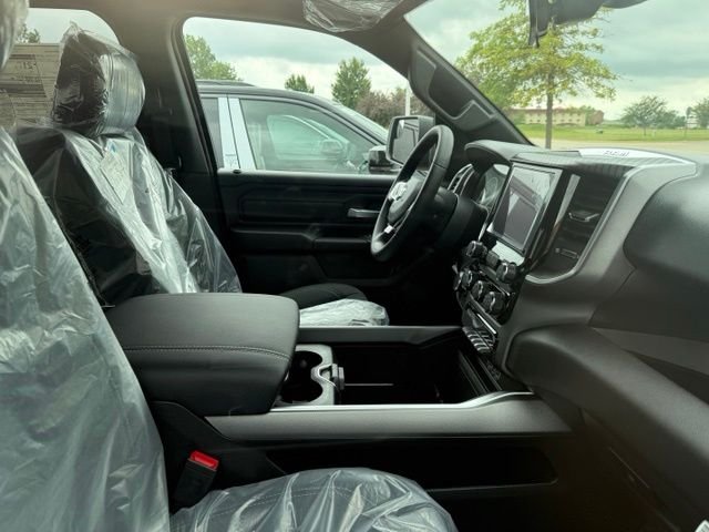 New 2026 Diamond Black Crystal Pearl-Coat Exterior Paint Ram Express image 9