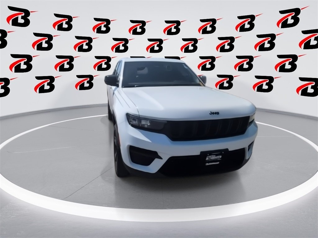 2023 Jeep Grand Cherokee Altitude photo 2