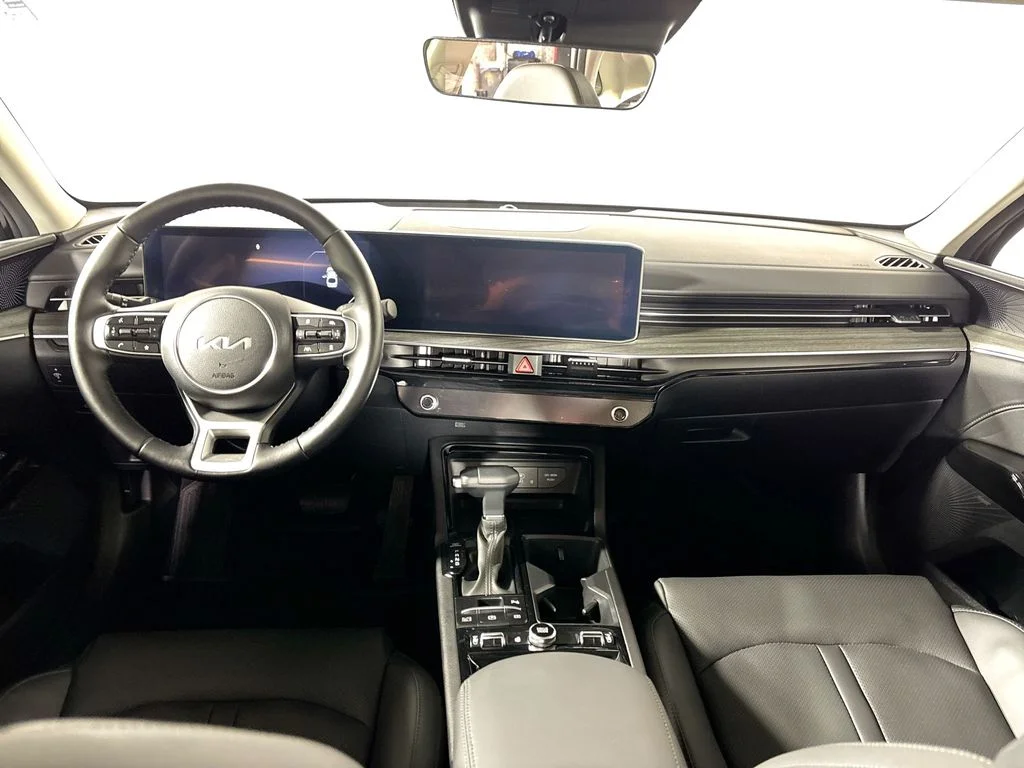 Used 2025 Black Kia EX image 12