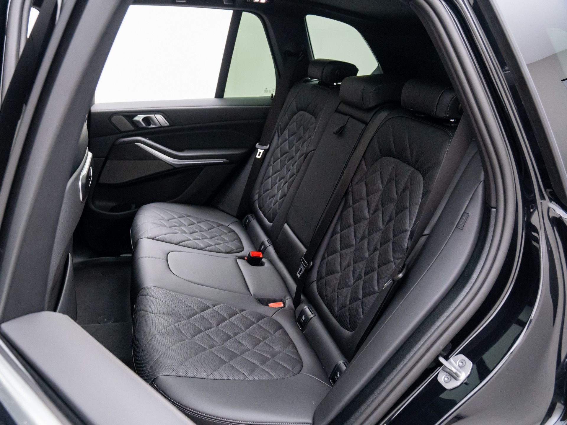 New 2026 Black Sapphire Metallic BMW xDrive40i image 15