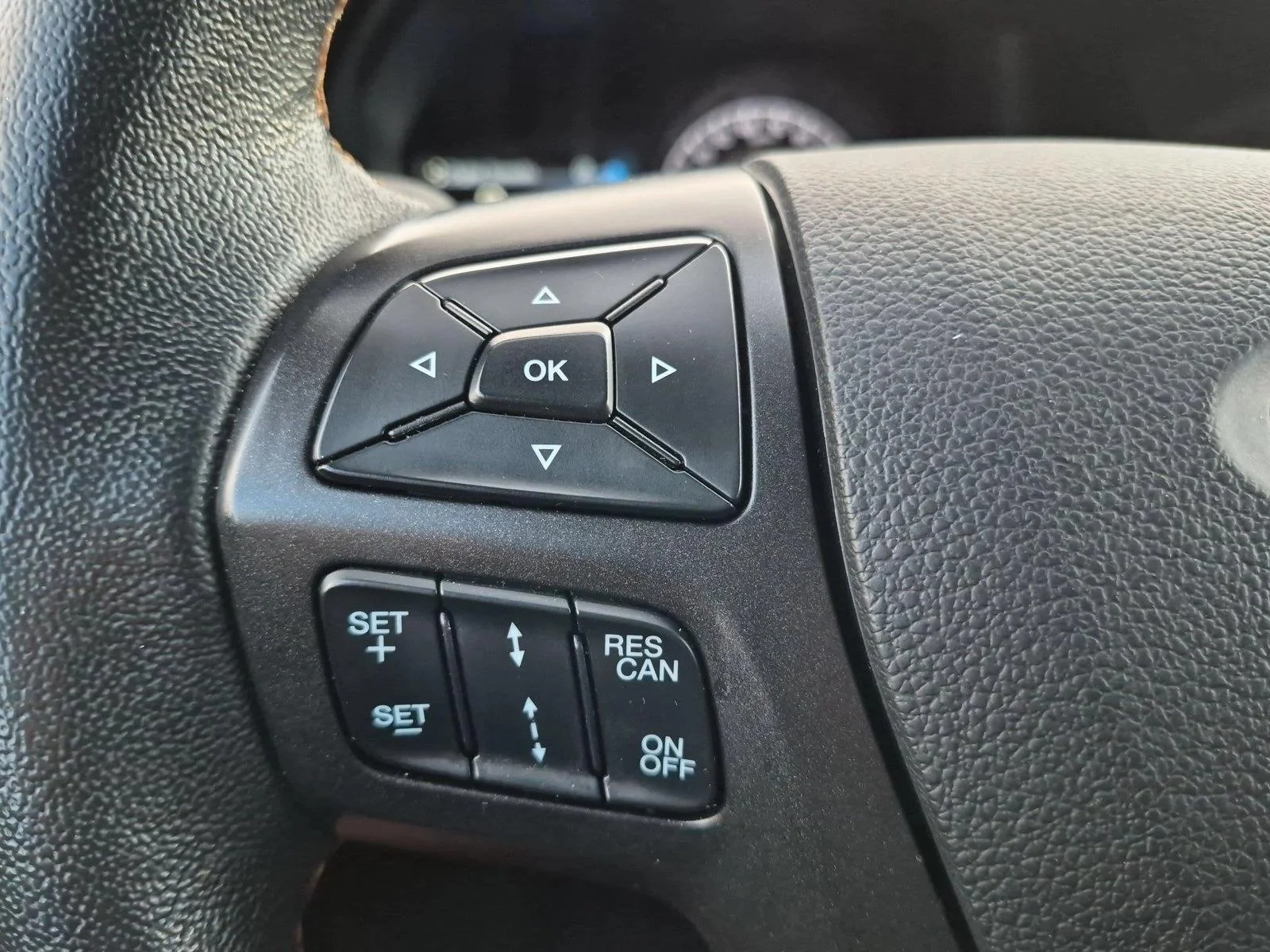 Used 2022 Cactus Gray Ford LARIAT image 17