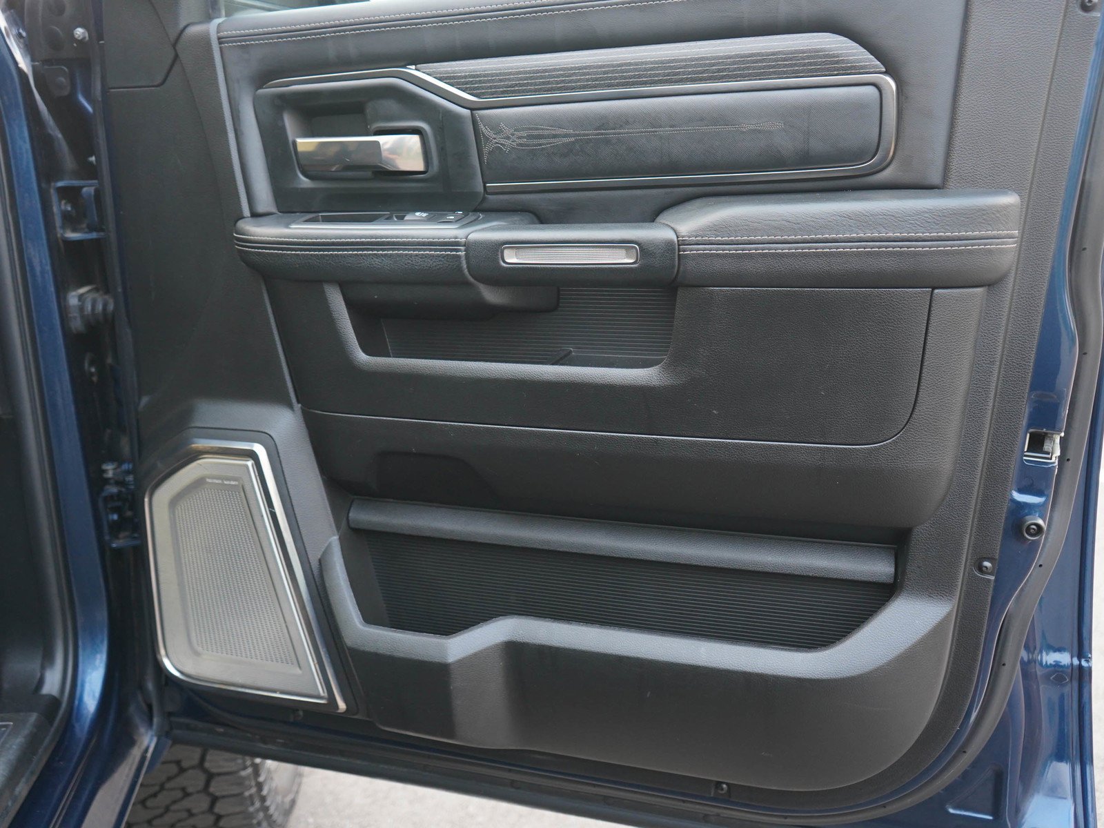 Used 2019 Patriot Blue Pearlcoat Ram Limited image 9