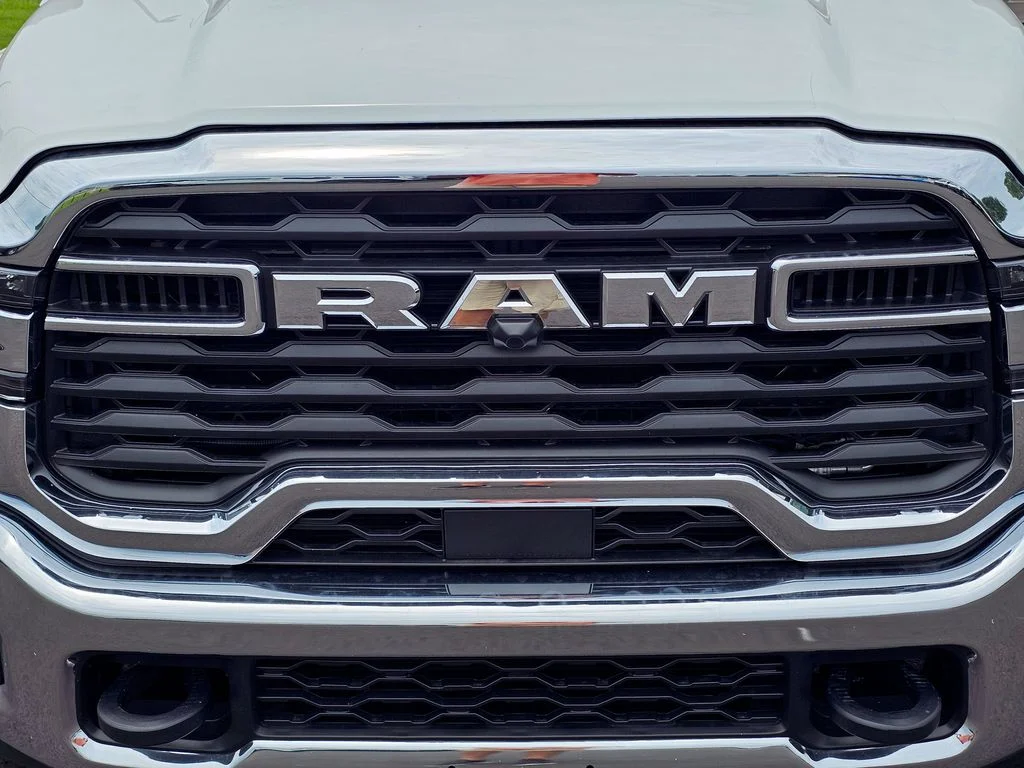 New 2026 Bright White Clear-Coat Exterior Paint RAM Tradesman image 3