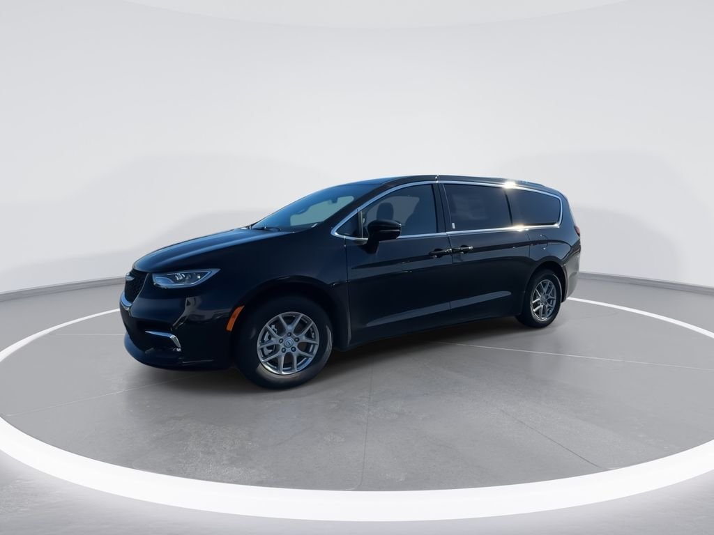 New 2026 Diamond Black Crystal Pearl-Coat Exterior Paint Chrysler Select image 4