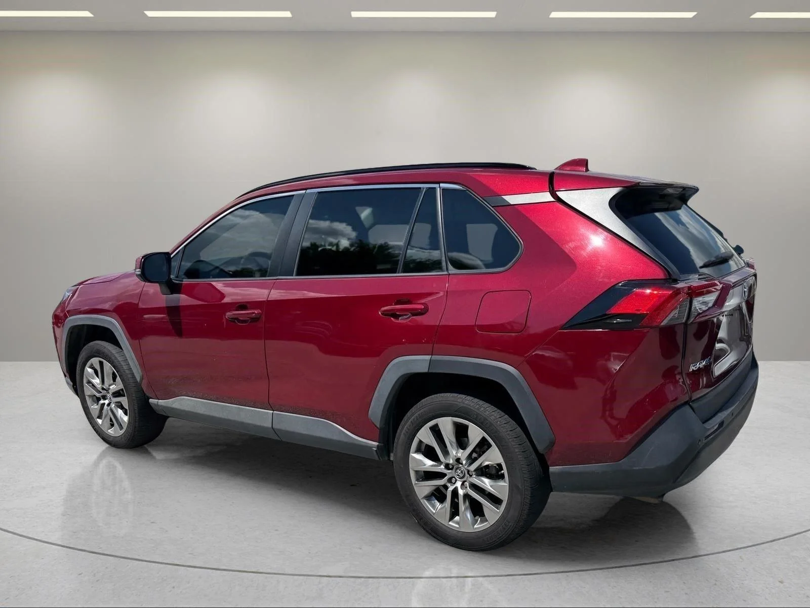 Used 2019 Ruby Flare Pearl Toyota XLE Premium image 6