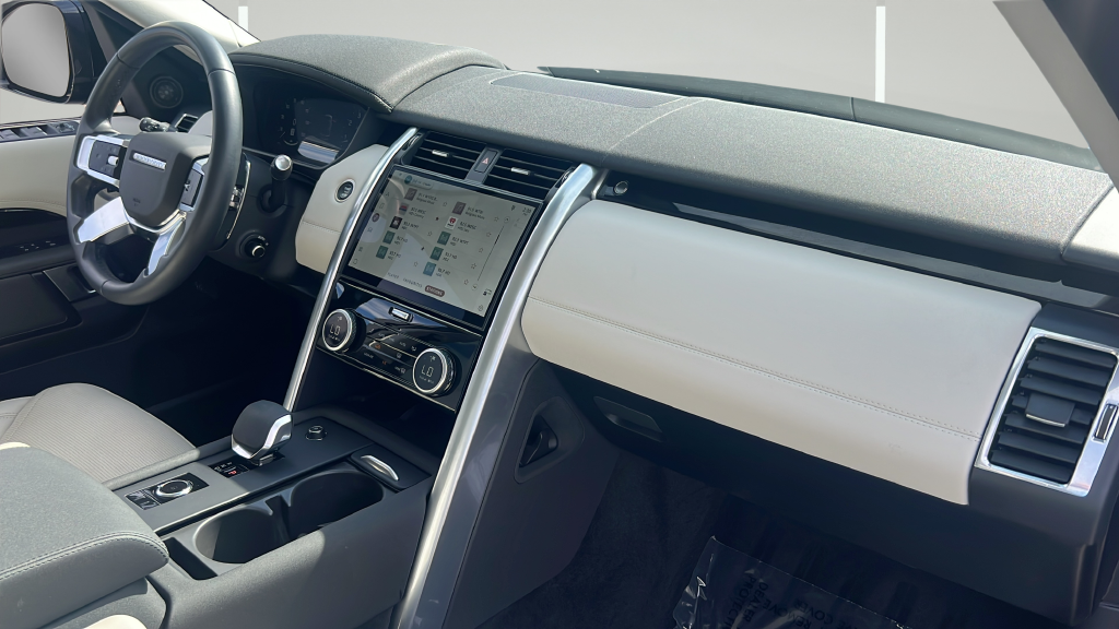 Used 2025 Black Land Rover S image 19