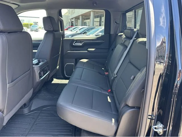2026 GMC Sierra 1500 SLT - Photo 18
