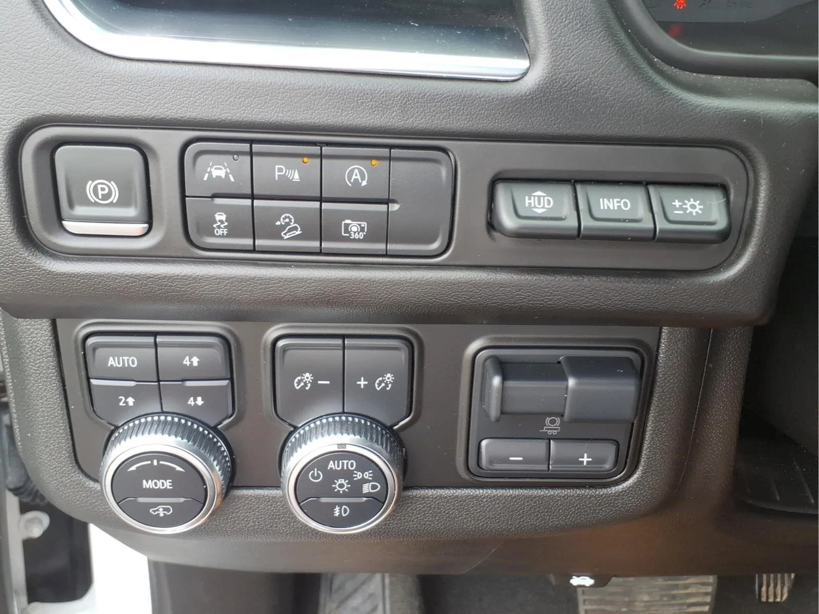 Used 2024 White Frost Tricoat GMC AT4 image 21
