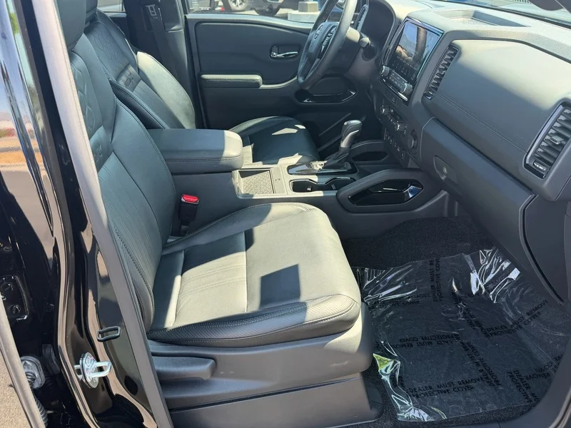 Used 2022 Super Black Nissan PRO-X image 19