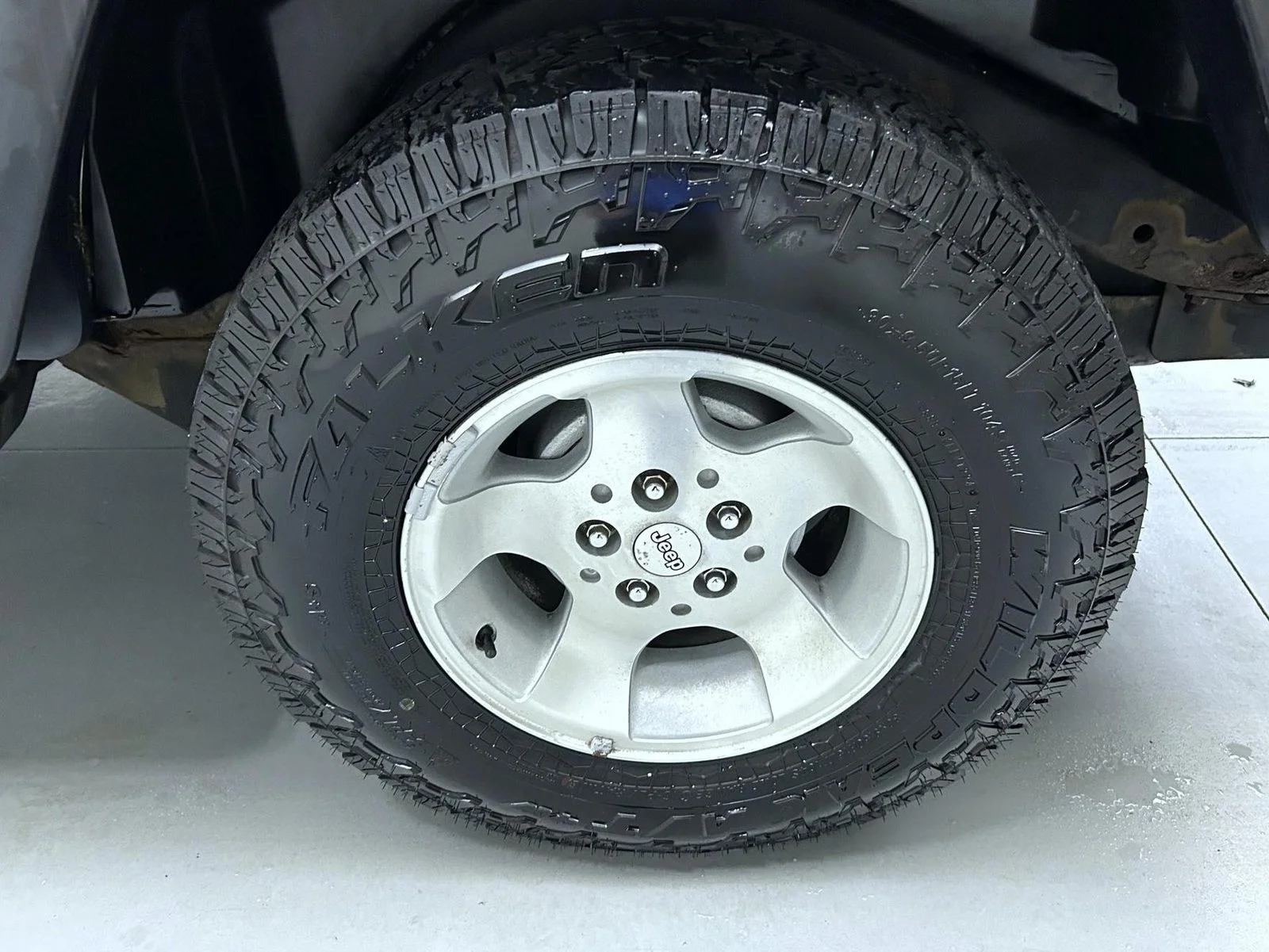 Used 2003 White Jeep Sport image 20