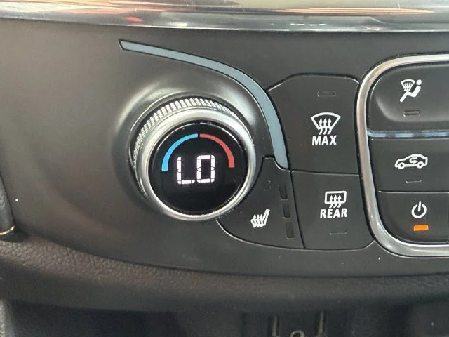 Used 2020 SILVER ICE METALLIC Chevrolet LT Cloth image 26