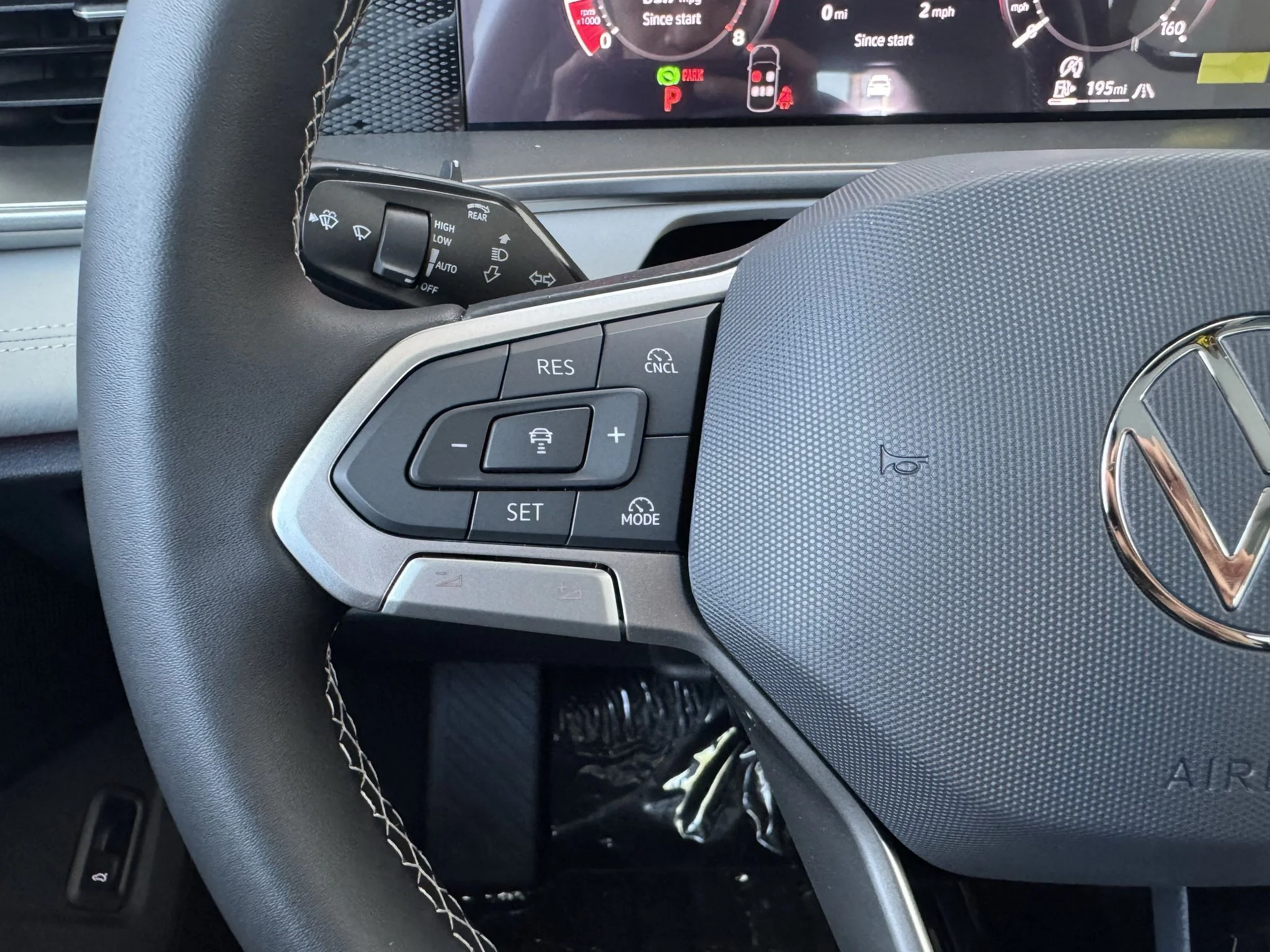 New 2026 Deep Black Pearl Volkswagen SE image 18