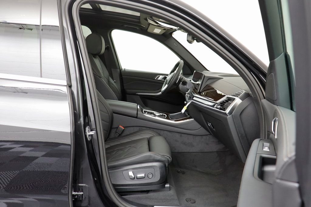 New 2026 Black Sapphire Metallic BMW xDrive50e image 18