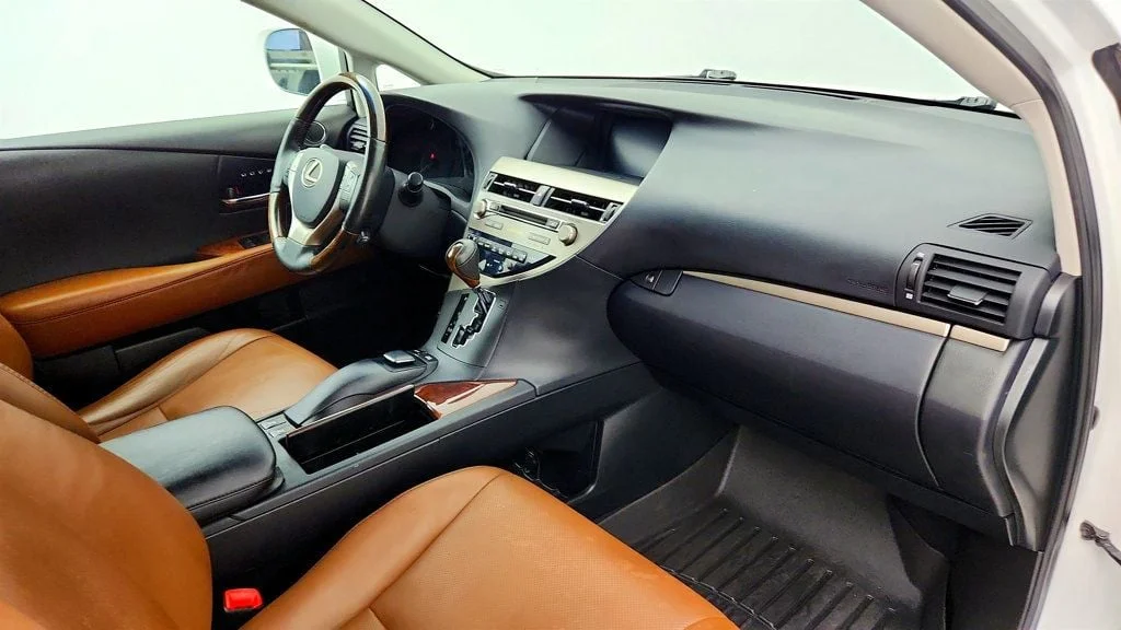 Used 2013 Starfire Pearl Lexus AWD 4dr w/ Navigation, Blind Spot Monitor & Heated/Cooled Seats image 27