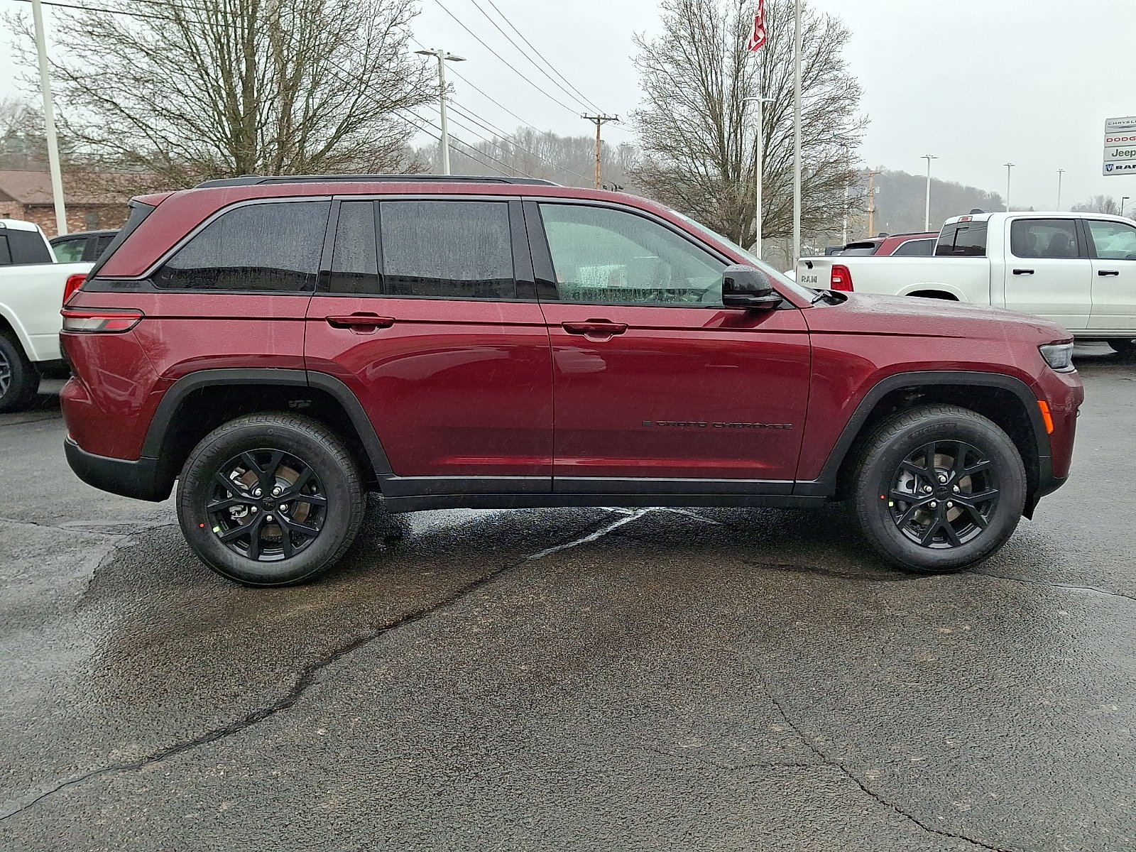 New 2026 Velvet Red Pearl-Coat Exterior Paint Jeep Altitude 4x4 image 7