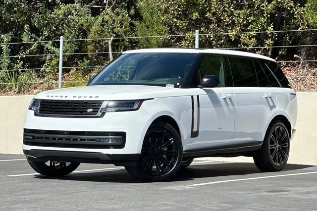 New 2026 Fuji White Land Rover SE image 1