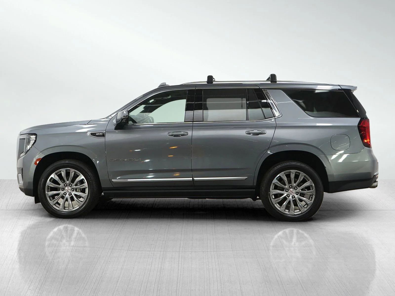 Used 2022 GMC Yukon Denali with VIN 1GKS2DKLXNR224806 for sale in Roseville, Minnesota