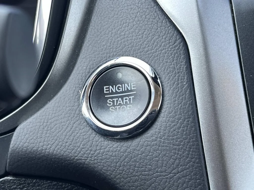 Used 2020 Gray Ford SE image 22
