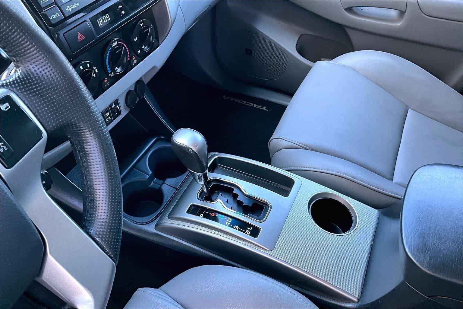 Used 2013 Black Toyota  image 17