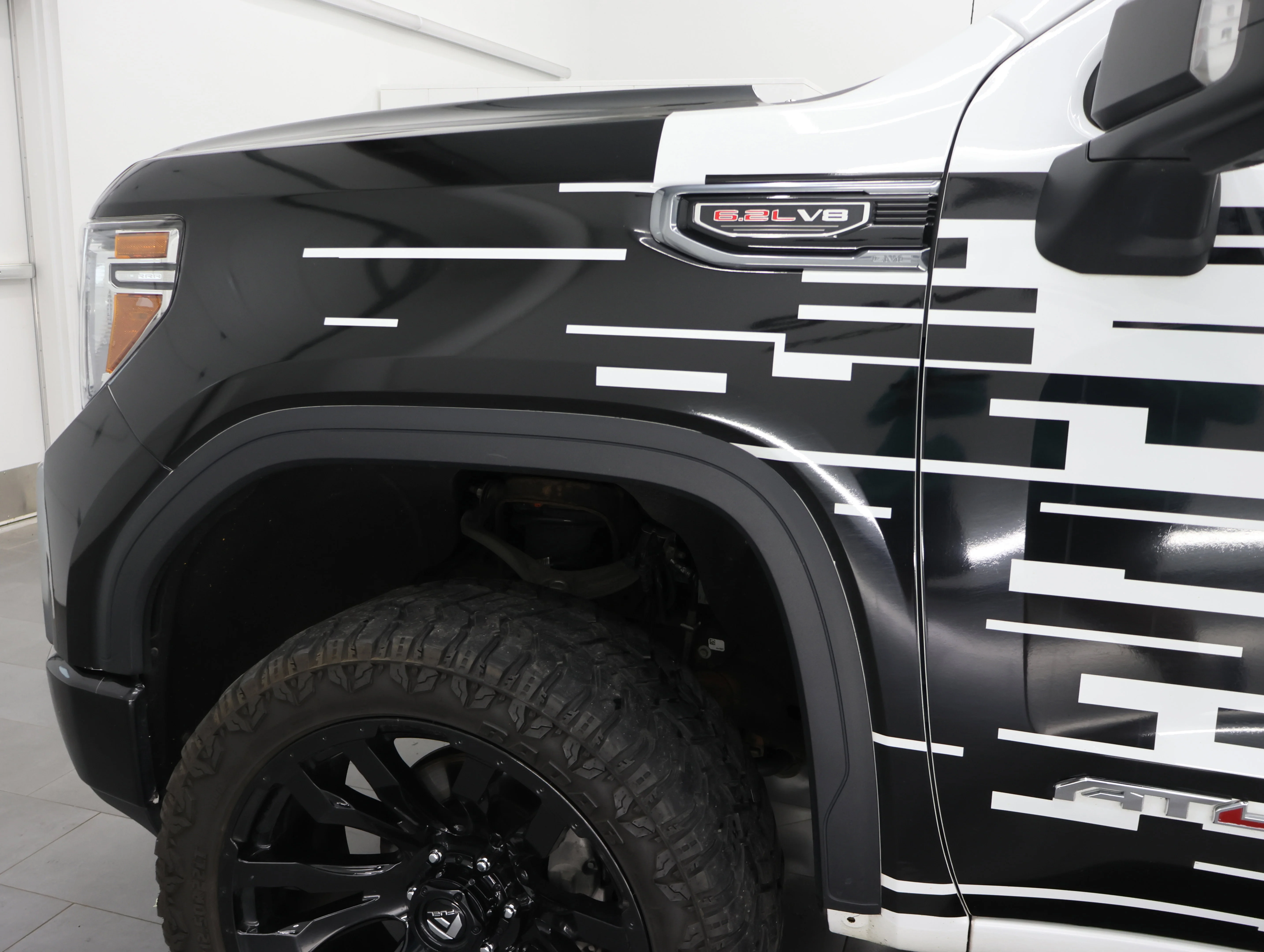 Used 2022 Summit White GMC AT4 image 34