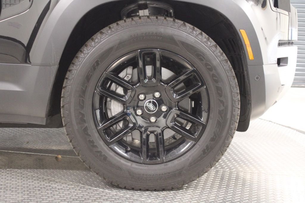 Used 2025 Black Land Rover S image 14