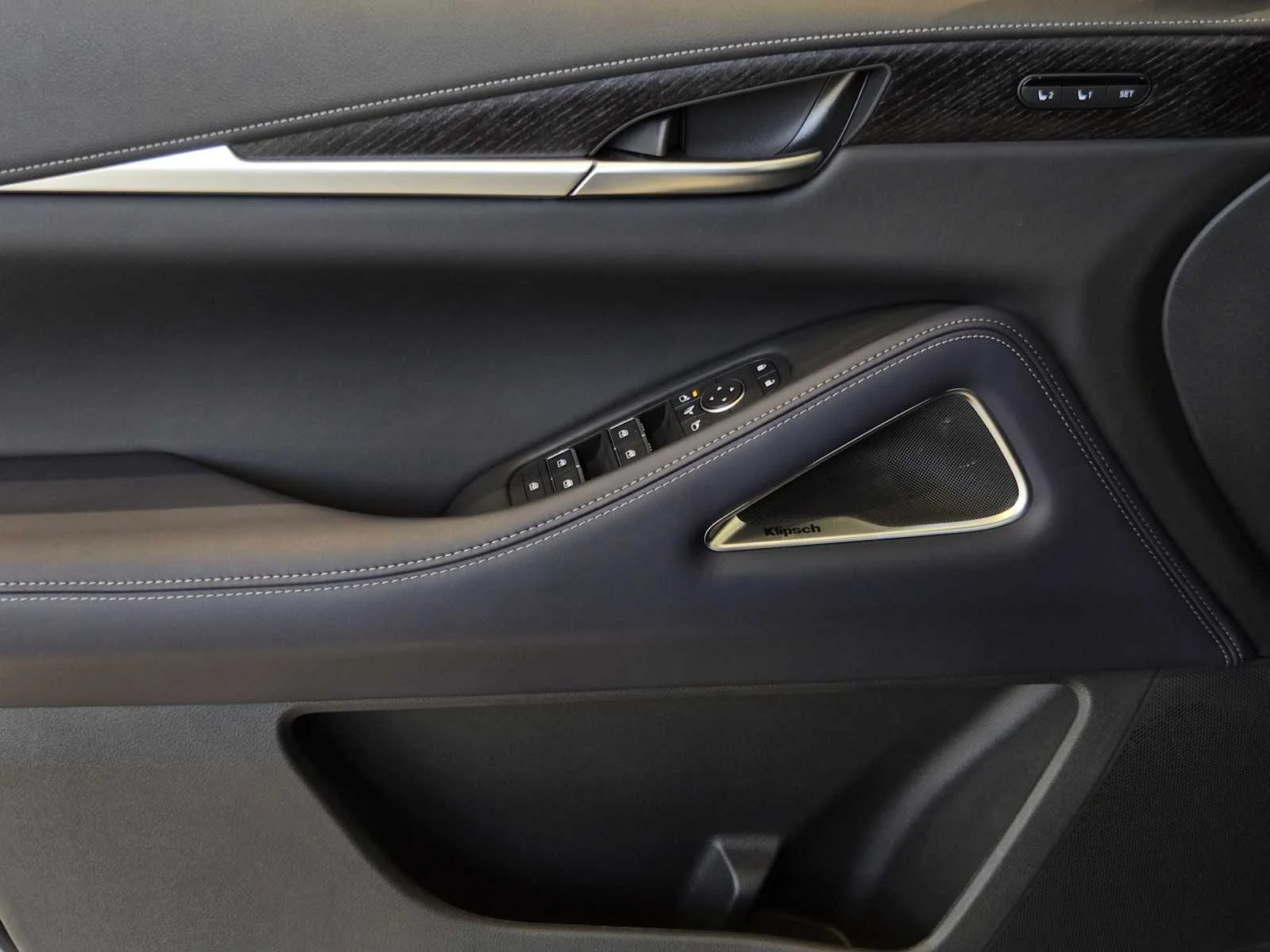 New 2026 2T GRPT SHDW INFINITI Sport AWD image 15