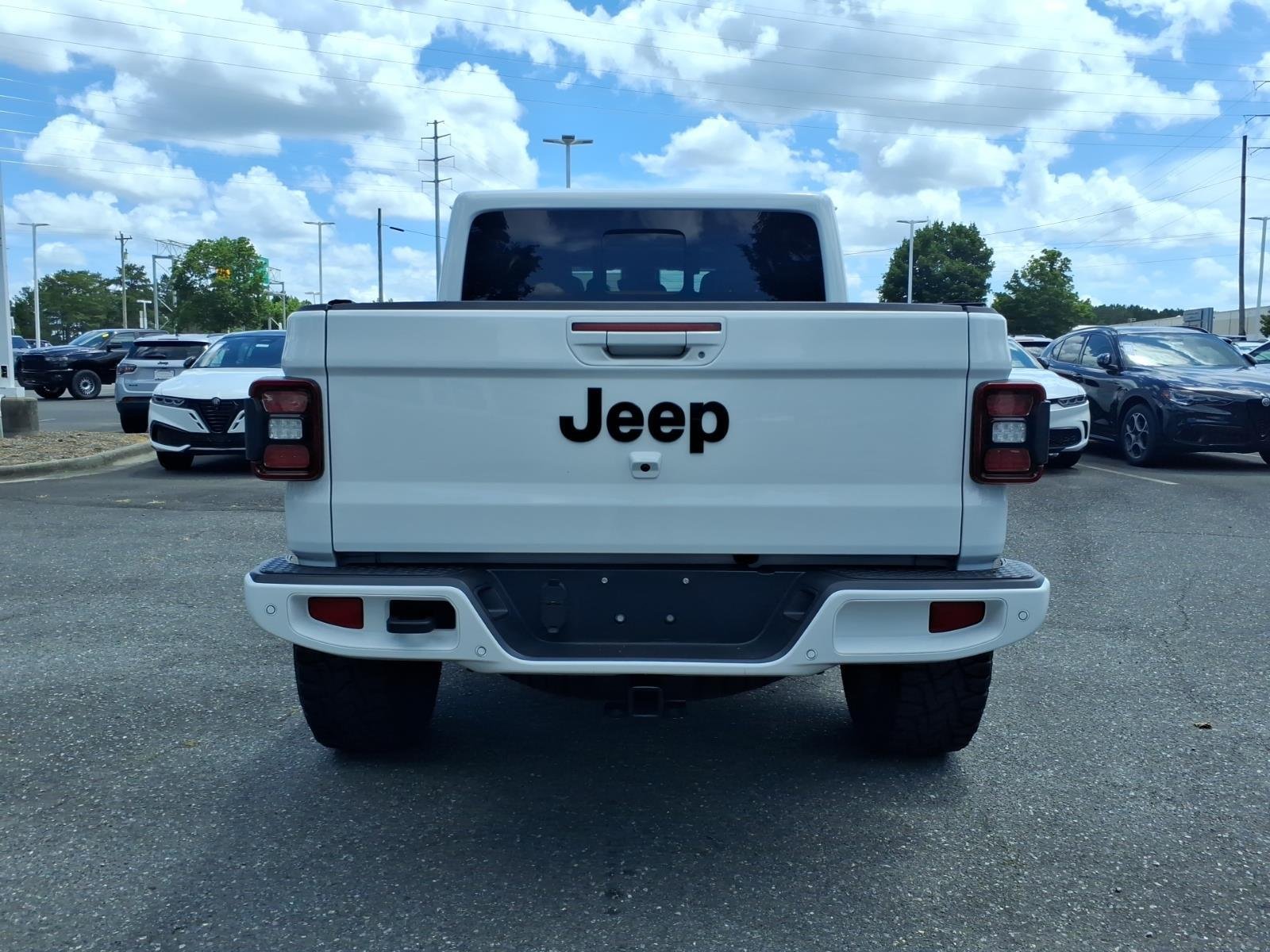 Used 2021 BRIGHT WHITE CLEARCOAT JEEP OVRLND image 16
