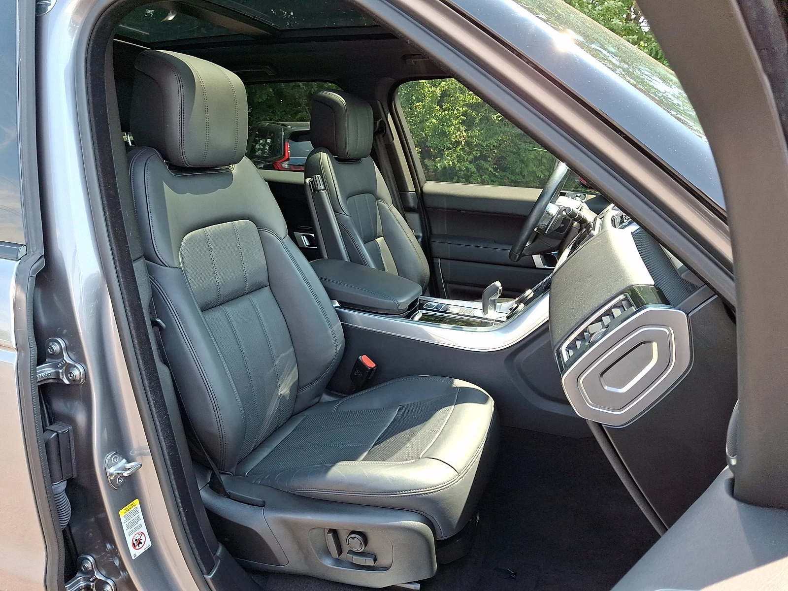 Certified Used 2022 Eiger Grey Metallic - 1DF Land Rover HSE Silver Edition MHEV image 3