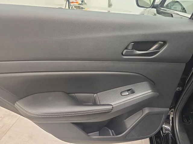 Used 2025 Super Black Clearcoat Nissan 2.5 SV image 17