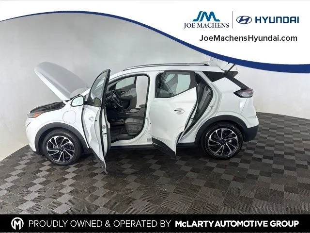 Used 2023 White Chevrolet Premier image 9