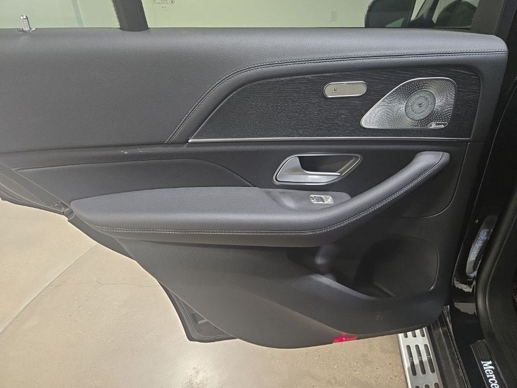 Used 2025 Obsidian Black Metallic Mercedes-Benz GLE 580 image 23